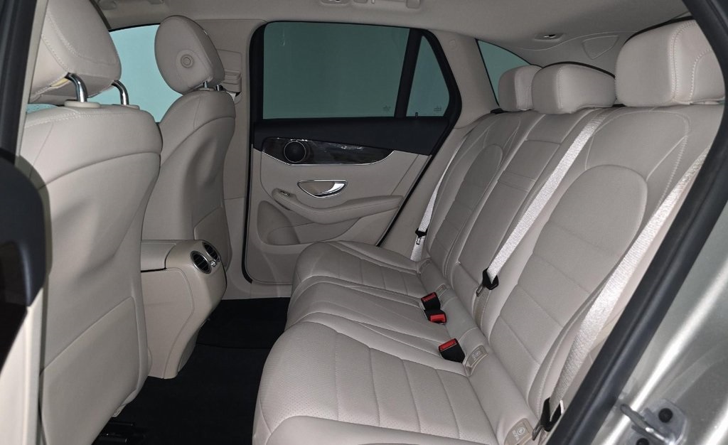 2022 Mercedes Benz GLC 300 photo 4