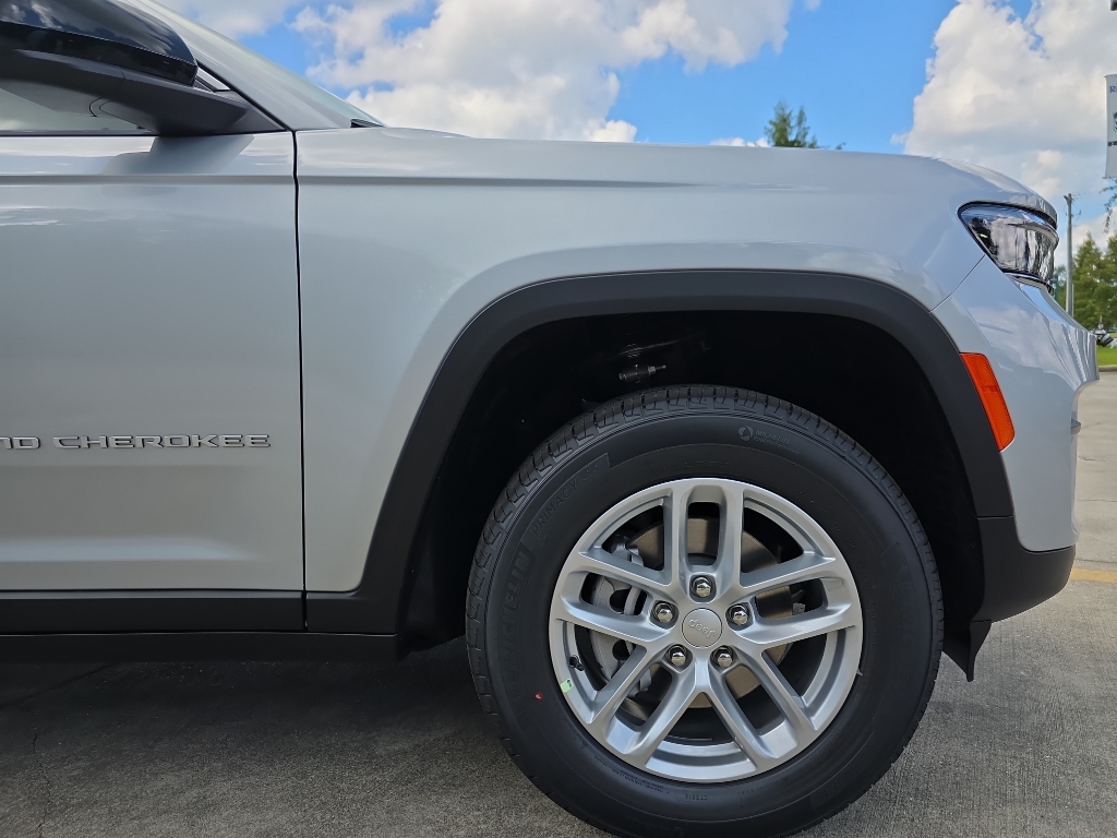 2025 Jeep Grand Cherokee Laredo X photo 11