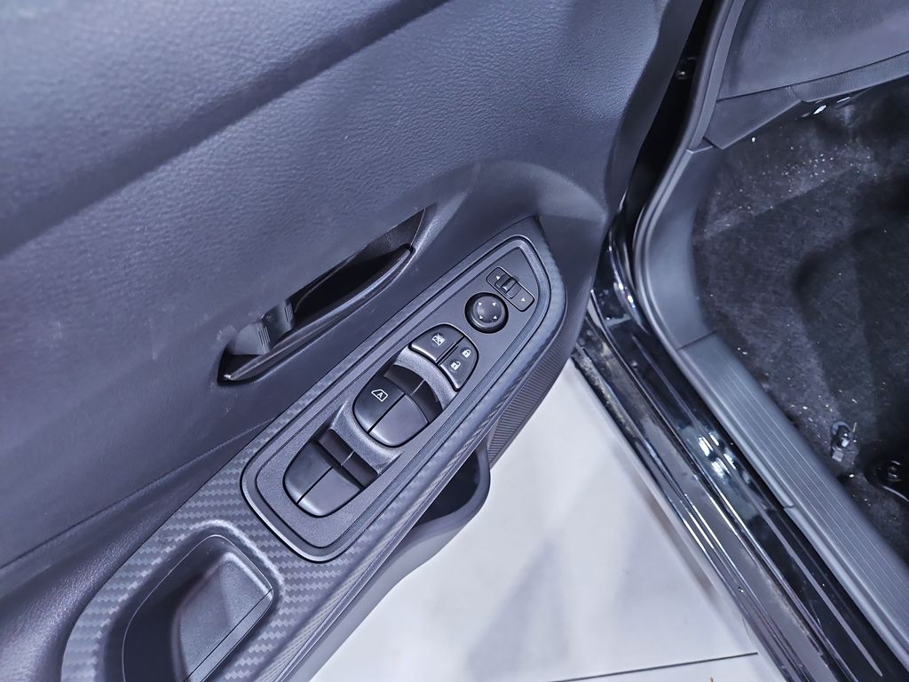 2025 Nissan Versa 1.6 S photo 10