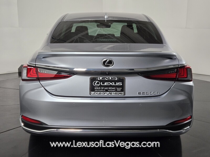 2025 Lexus ES 300h photo 4
