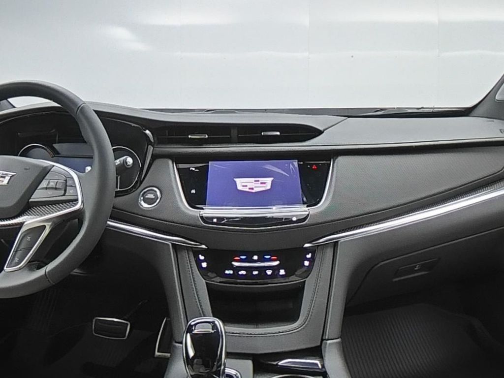 2025 Cadillac XT5 Sport photo 9