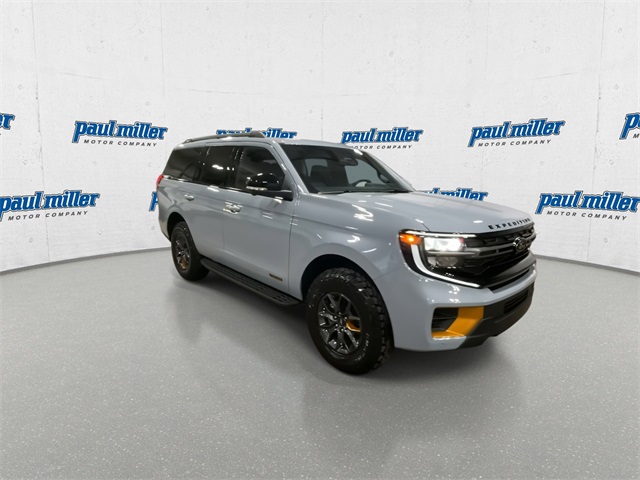 2025 Ford Expedition photo 2