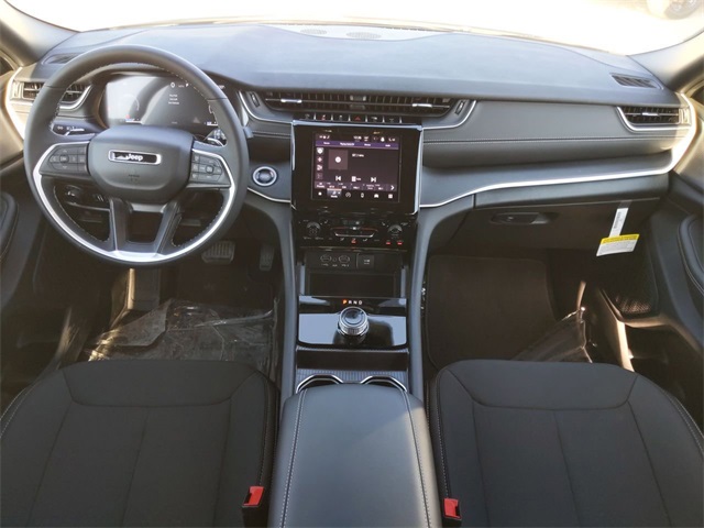 2025 Jeep Grand Cherokee Laredo Altitude photo 16