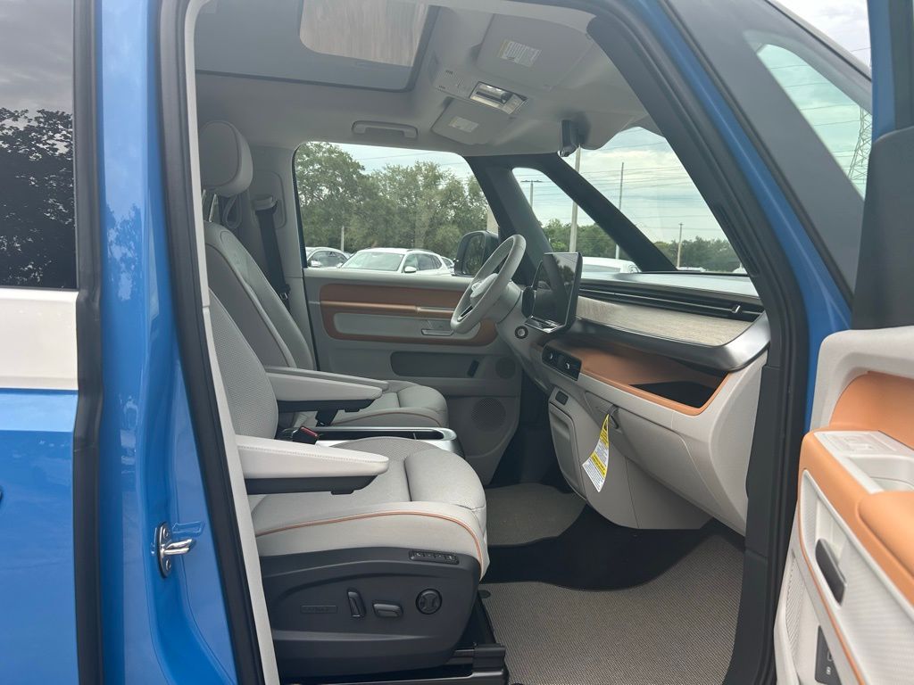 2025 Volkswagen ID. Buzz Pro Plus photo 24
