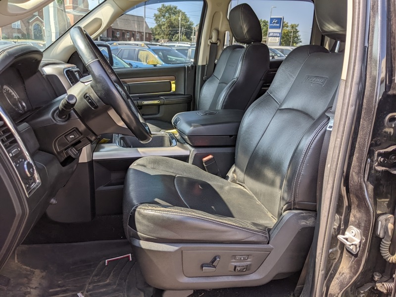 2017 Ram 1500 Laramie photo 8