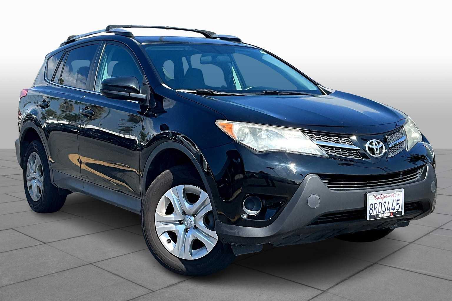 2014 Toyota RAV4 LE photo 2