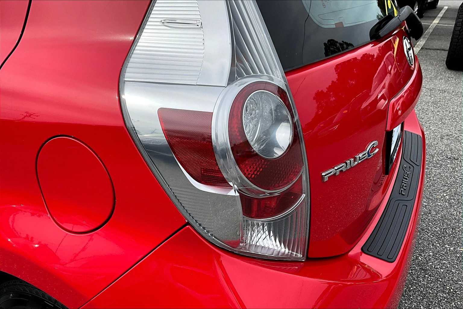 2013 Toyota Prius C Two photo 27