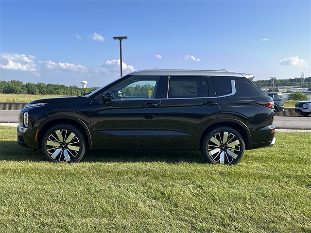 2025 Mitsubishi Outlander SEL photo 2