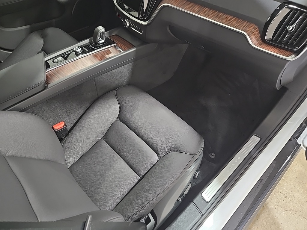 2026 Volvo V60 Plus photo 19