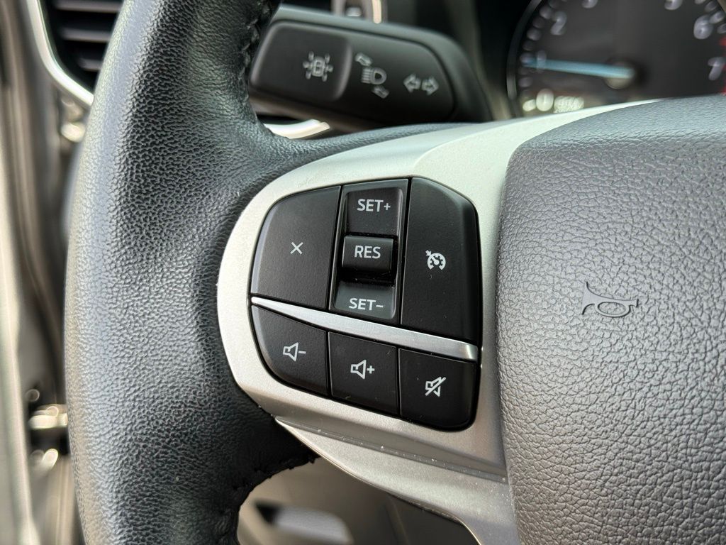 2022 Ford Explorer XLT photo 16
