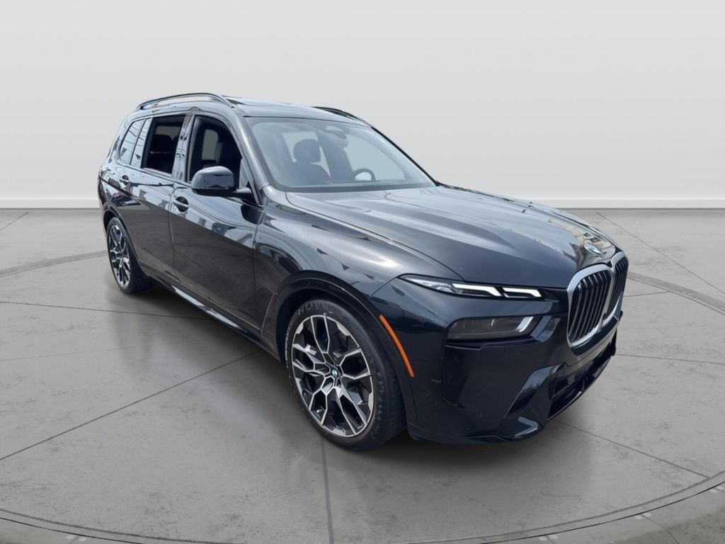 2023 BMW X7 40i's photo