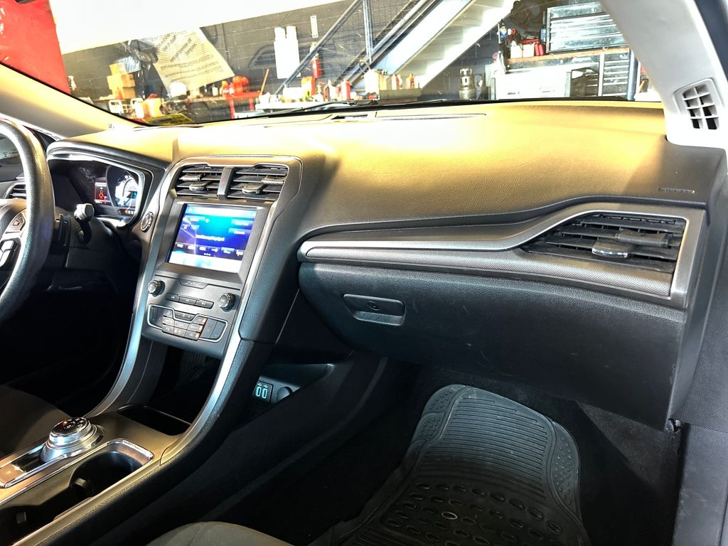 2020 Ford Fusion SE photo 11