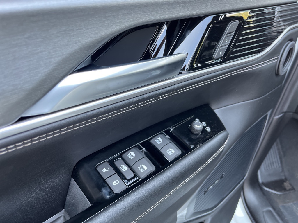 2025 Jeep Wagoneer L Carbide photo 30