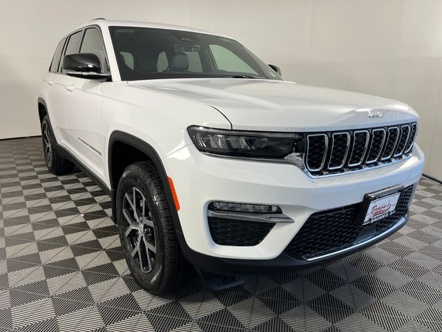 2025 Jeep Grand Cherokee Limited photo 3