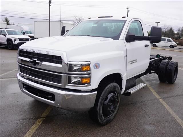 2024 Chevrolet Silverado 4500 Medium Duty Chassis Cab Work Truck's photo