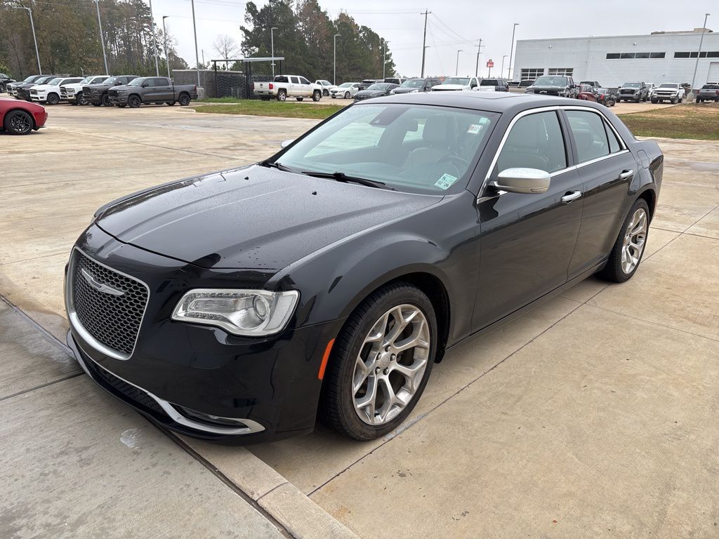 2019 Chrysler 300 C's photo