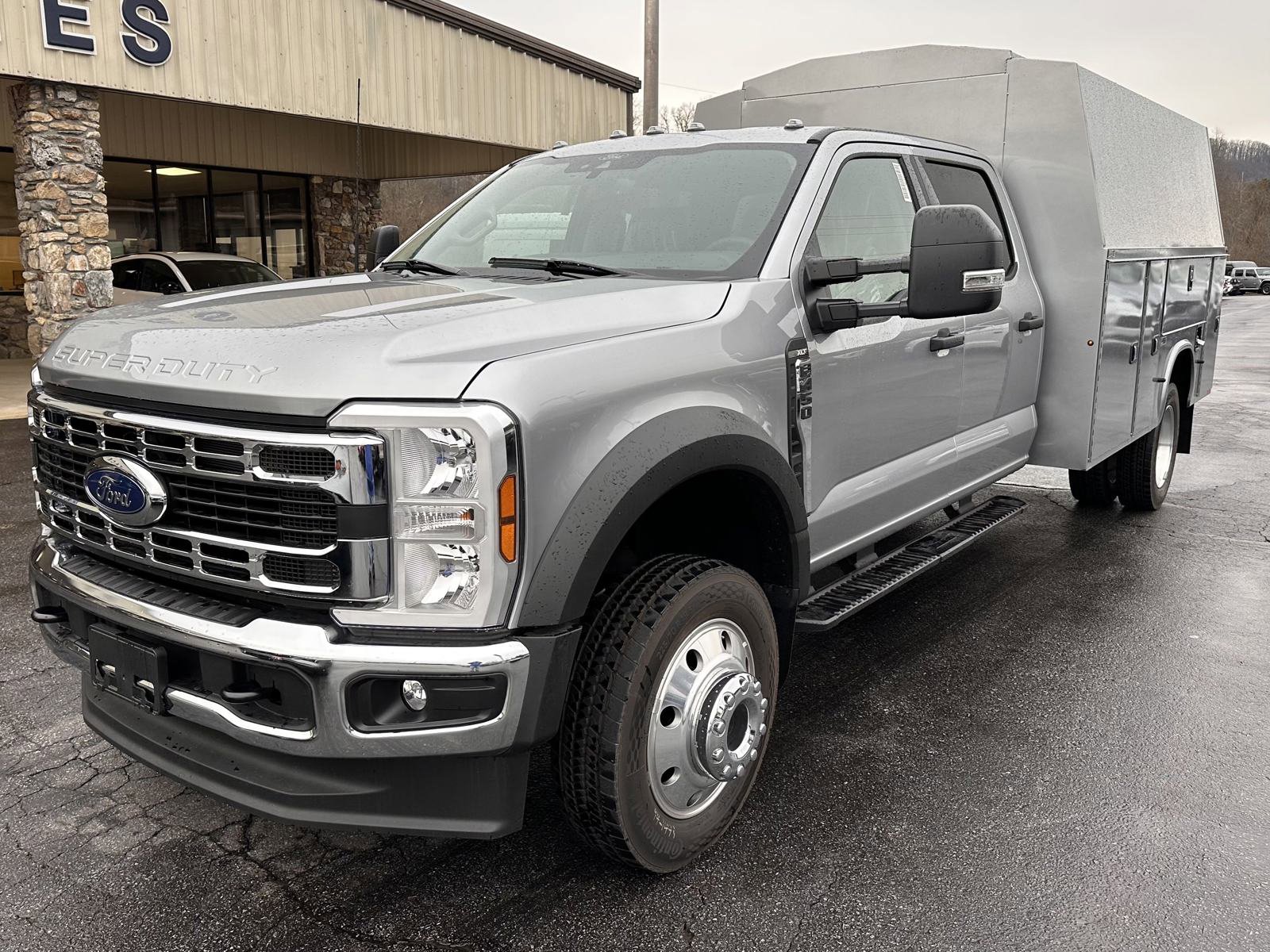 2024 Ford F-450 XLT photo 2