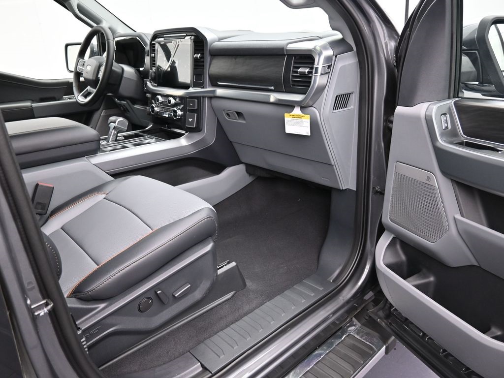 2025 Ford F-150 Lariat photo 10