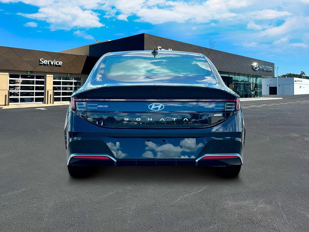 2025 Hyundai Sonata Hybrid SEL photo 2