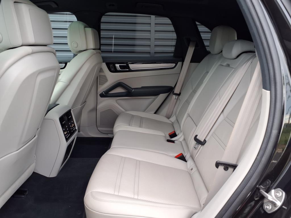 2023 Porsche Cayenne S Platinum Edition photo 19