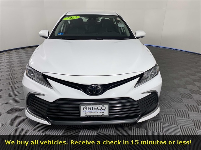 2022 Toyota Camry LE photo 2