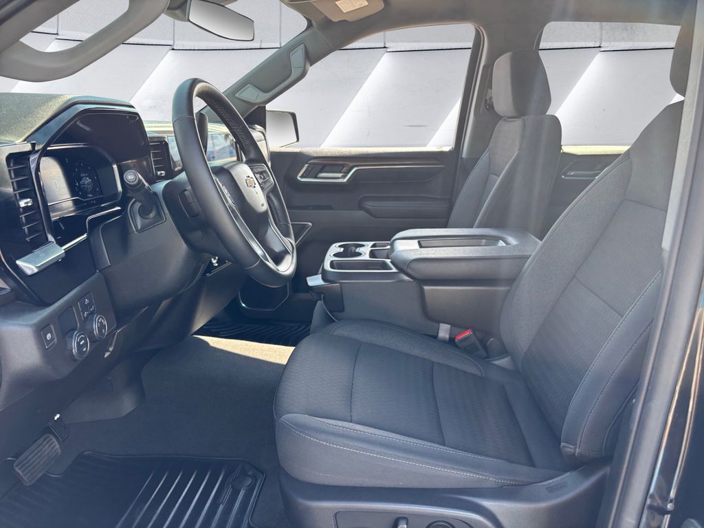 2024 Chevrolet Silverado 1500 LT photo 7