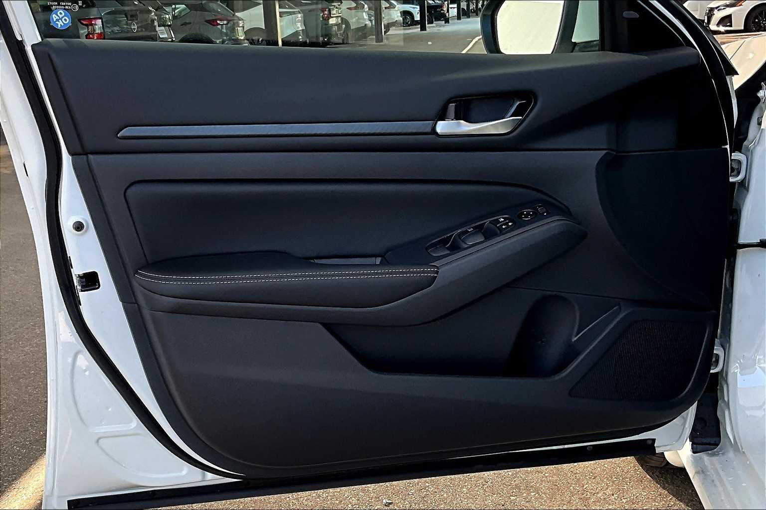 2025 Nissan Altima SV photo 13