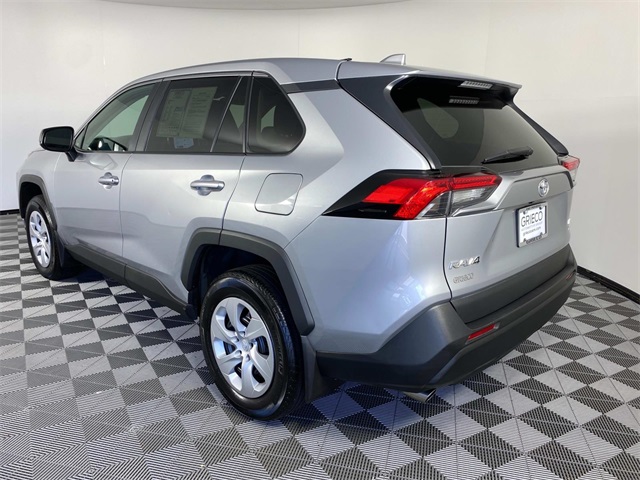 2024 Toyota RAV4 LE photo 3