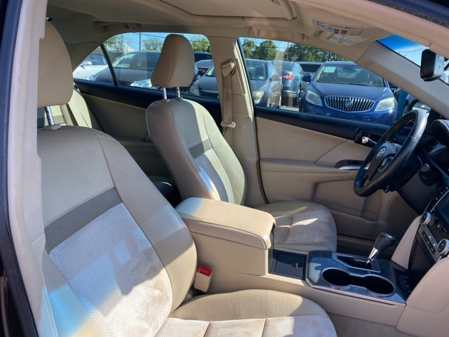 2014 Toyota Camry Hybrid XLE photo 26