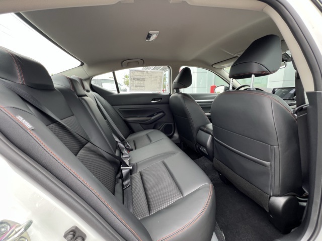 2025 Nissan Altima SR photo 6
