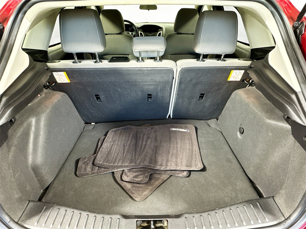 2014 Ford Focus SE photo 17