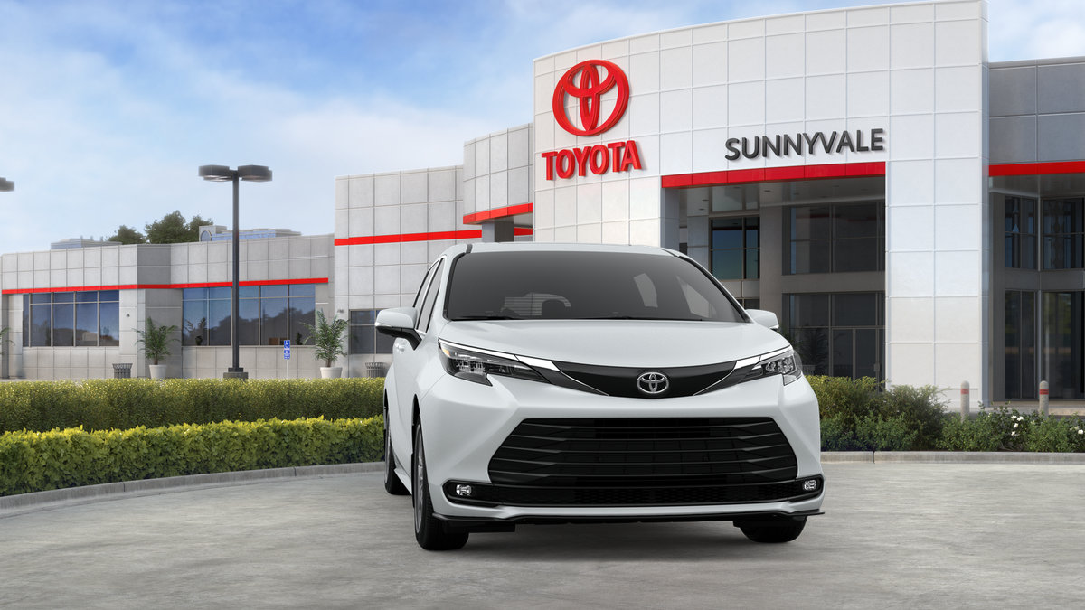 2026 Toyota Sienna XLE photo 2