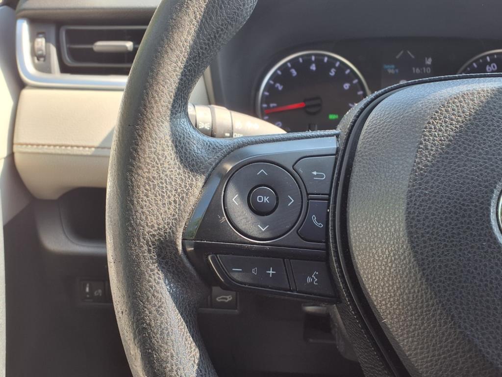2019 Toyota RAV4 XLE photo 14