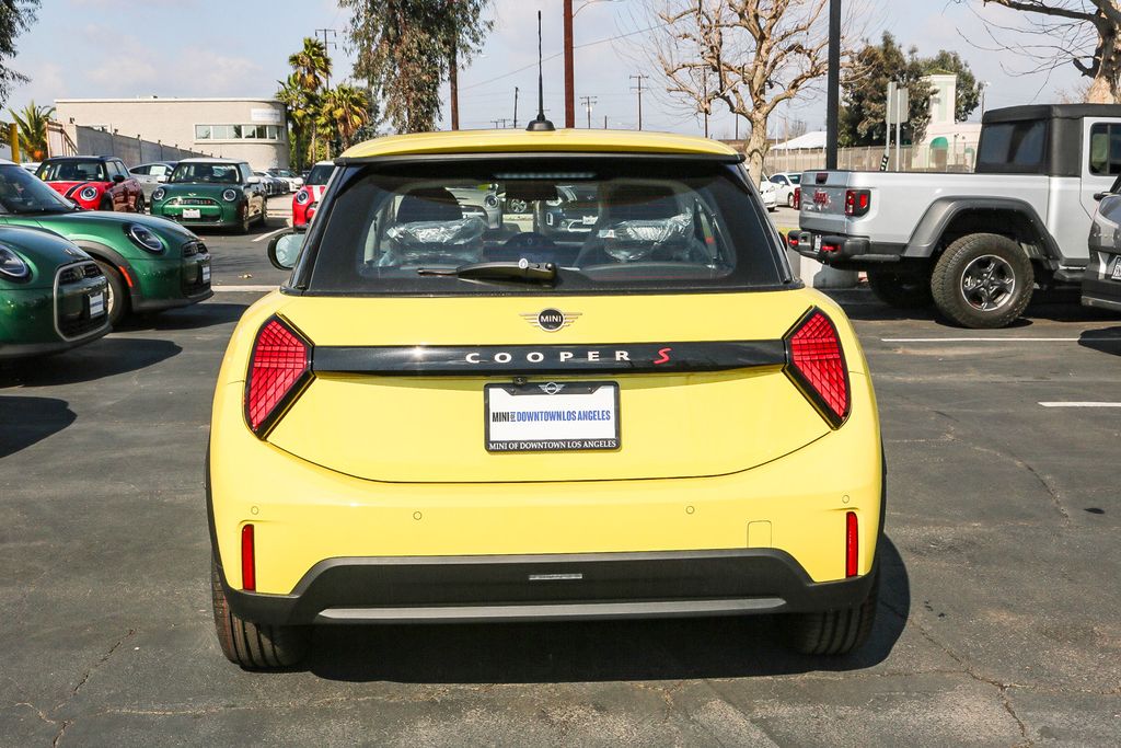 2025 Mini Cooper 2 Door Hardtop Signature photo 7