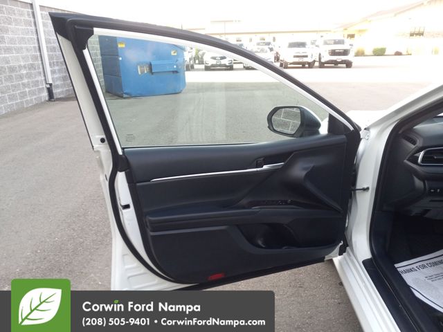 2021 Toyota Camry LE photo 10
