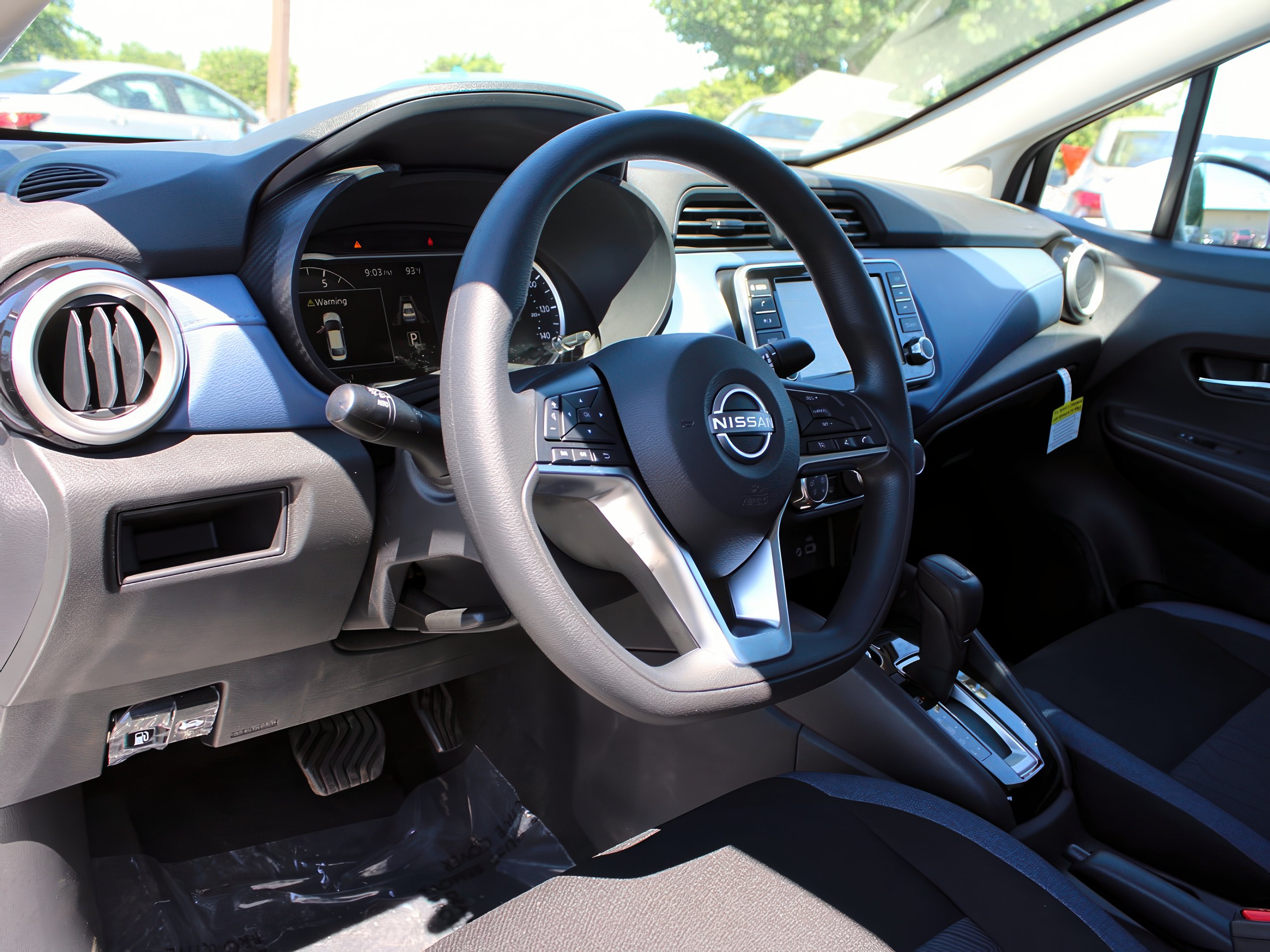 2025 Nissan Versa SV photo 11