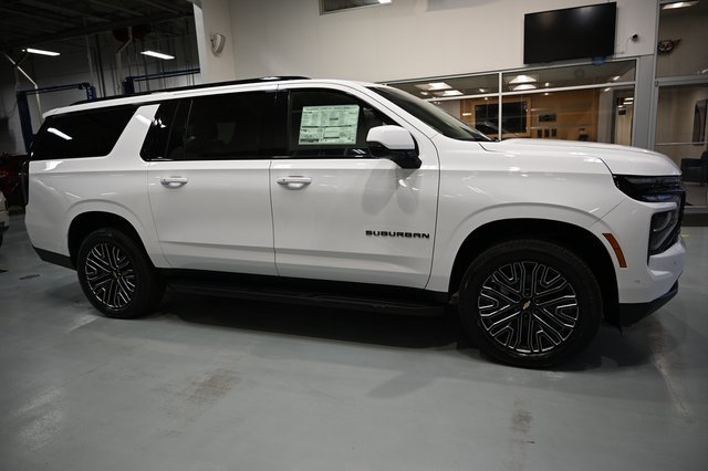 2026 Chevrolet Suburban RST photo 4