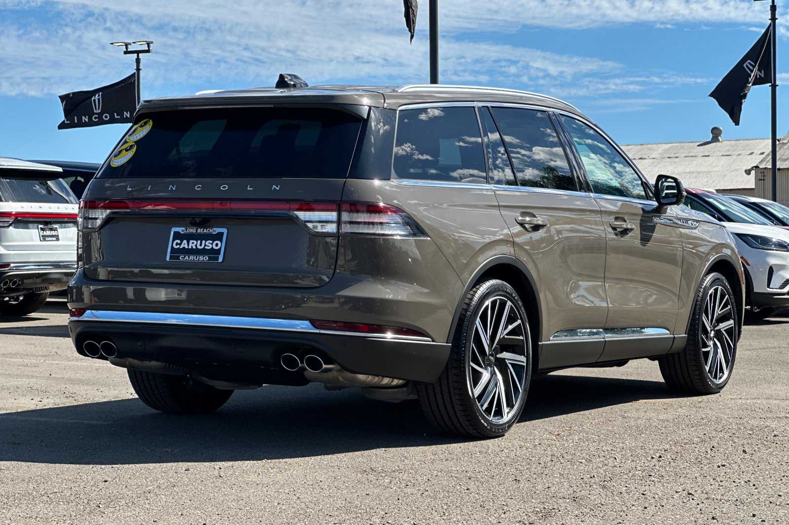 2025 Lincoln Aviator Reserve photo 3