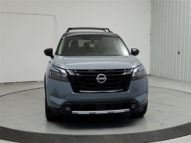 2025 Nissan Pathfinder Platinum photo 2