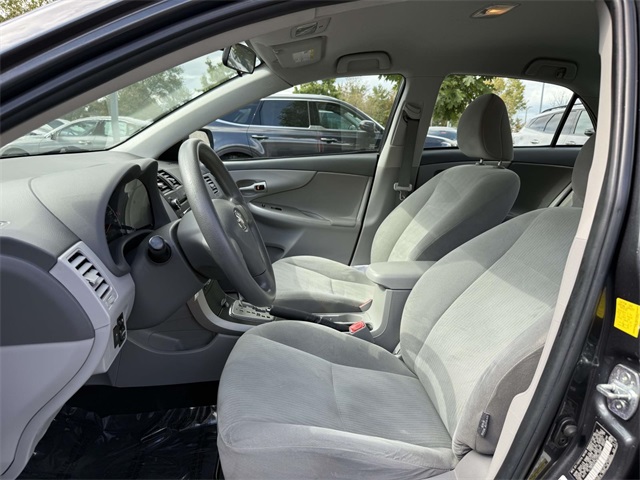 2010 Toyota Corolla LE photo 13