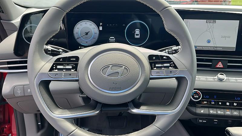 2025 Hyundai Elantra SEL Convenience photo 41