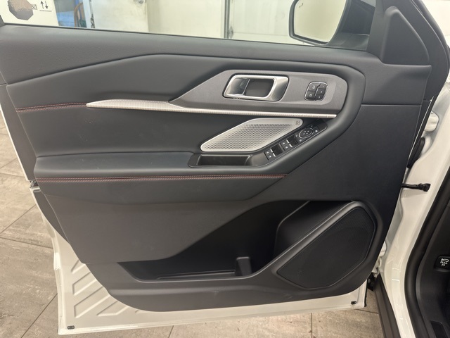 2025 Ford Explorer ST photo 8
