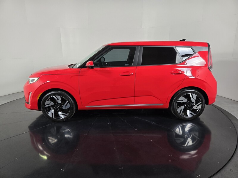 2024 Kia Soul GT-Line photo 2