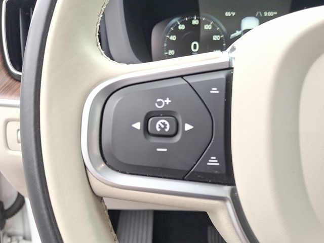 2021 Volvo XC60 T5 Momentum photo 21