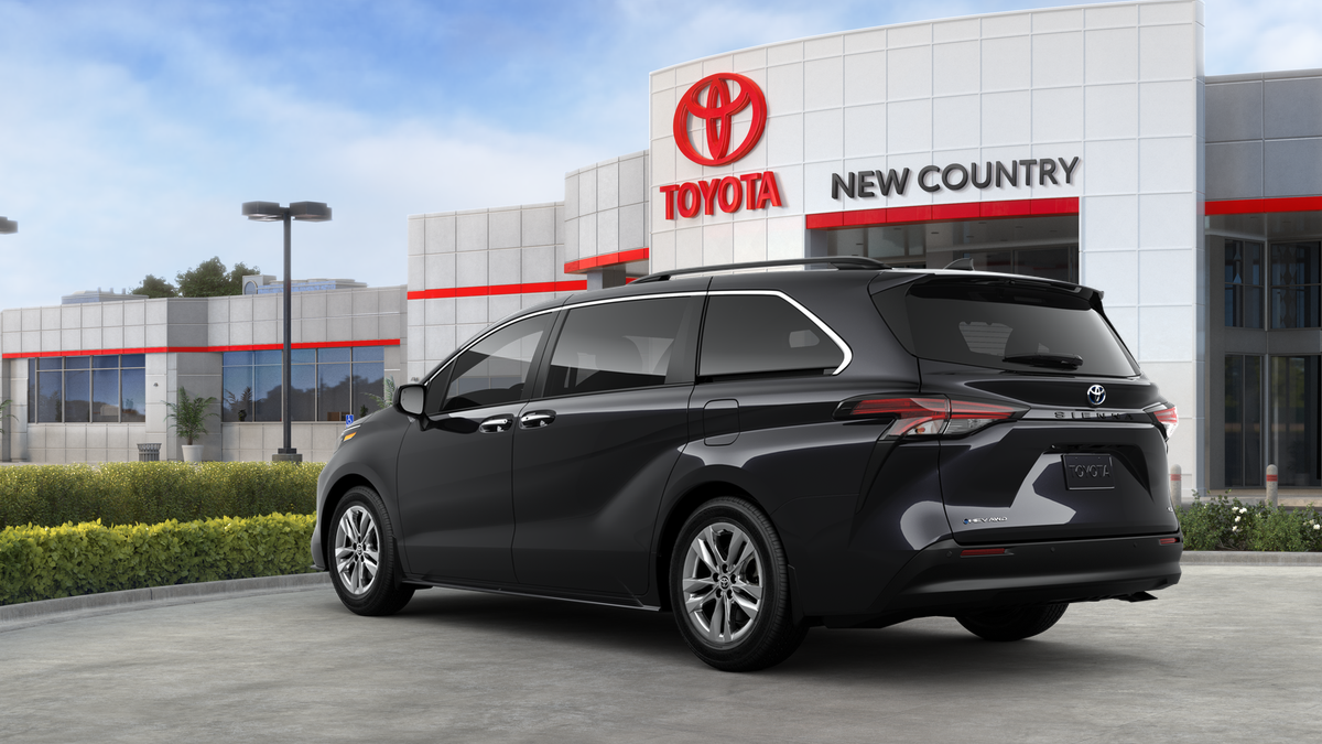 2025 Toyota Sienna XLE photo 6