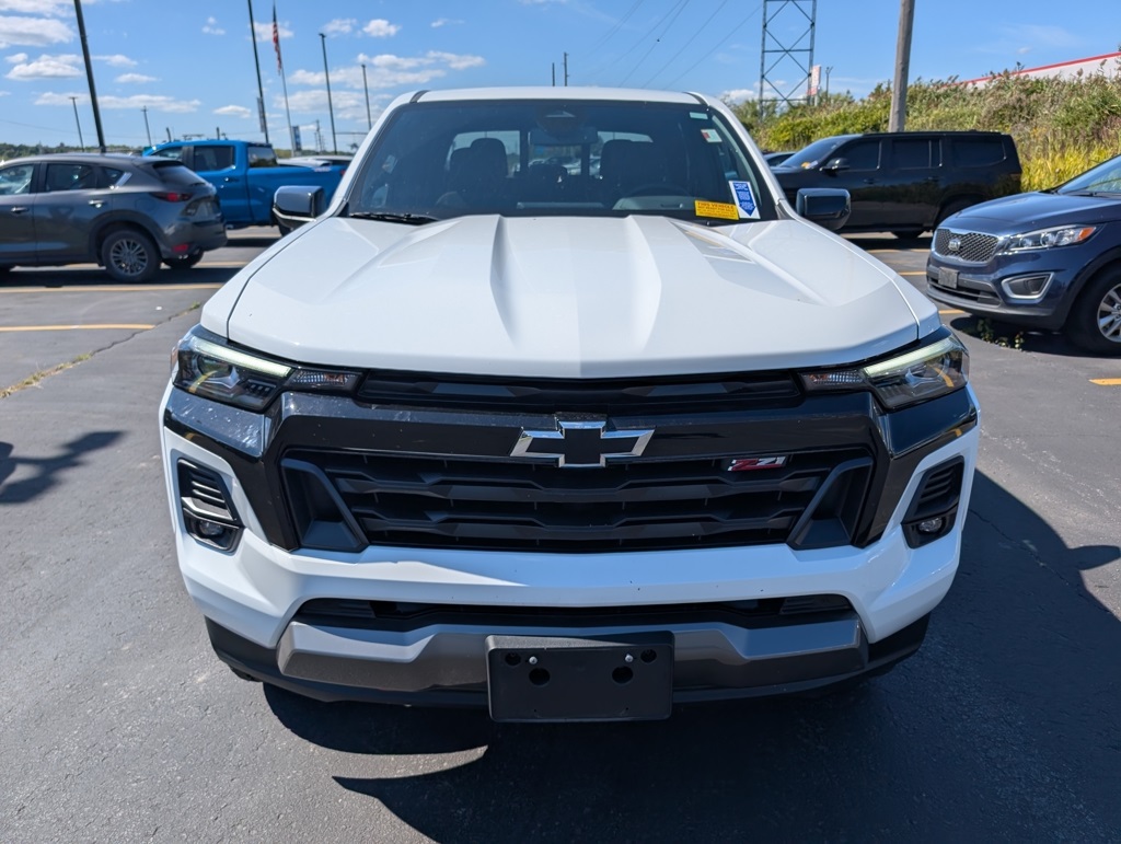 2024 Chevrolet Colorado Z71 photo 2