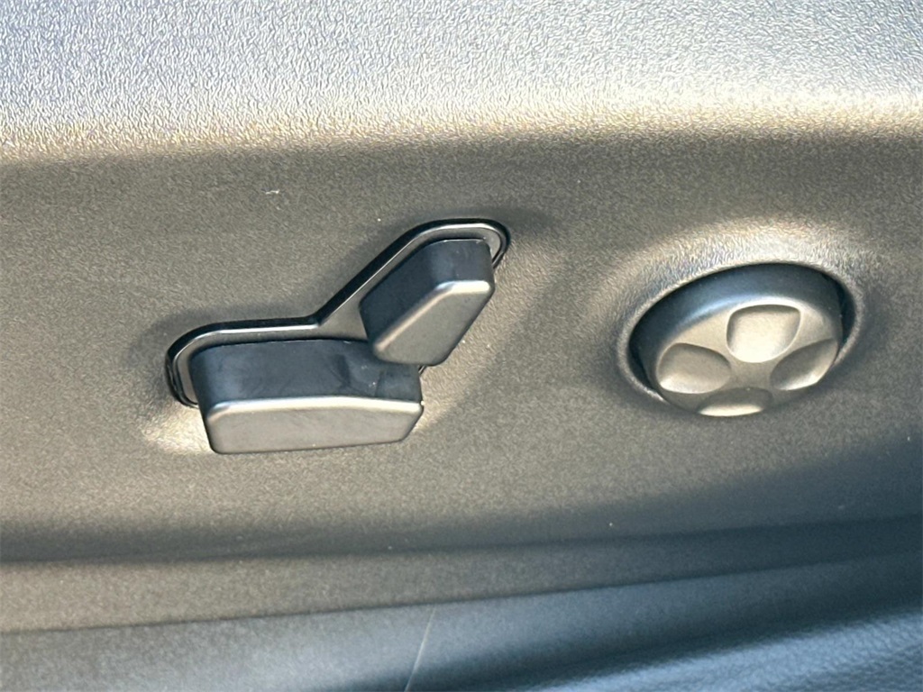 2025 Chrysler Pacifica photo 28
