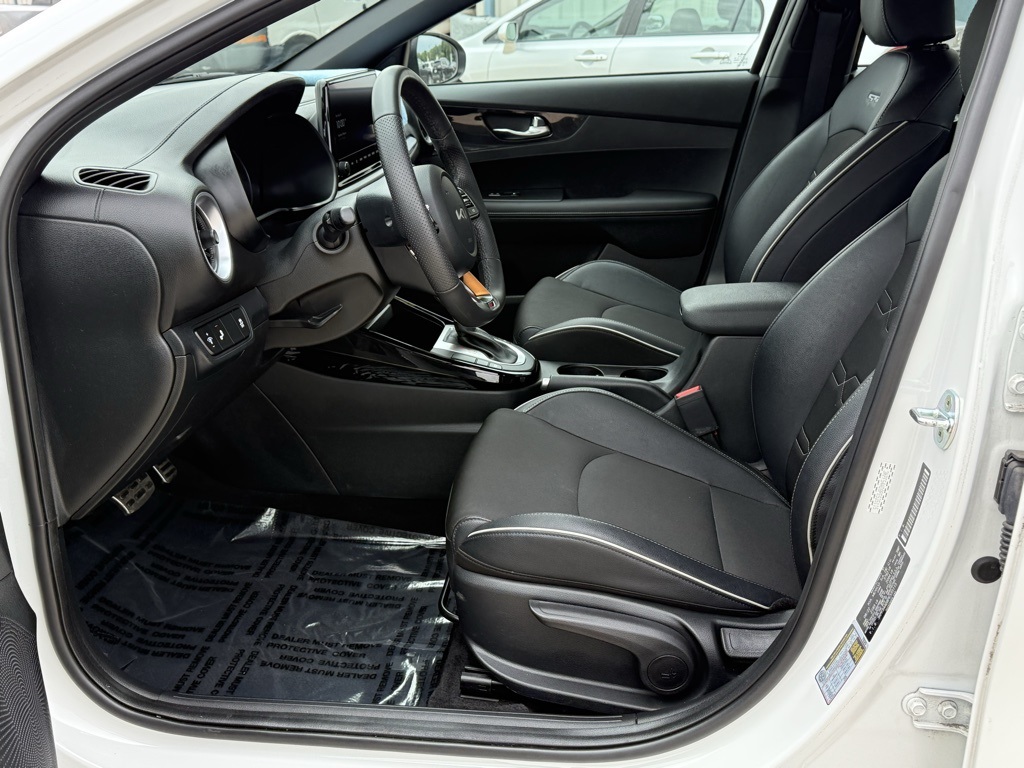 2023 Kia Forte GT-Line photo 14