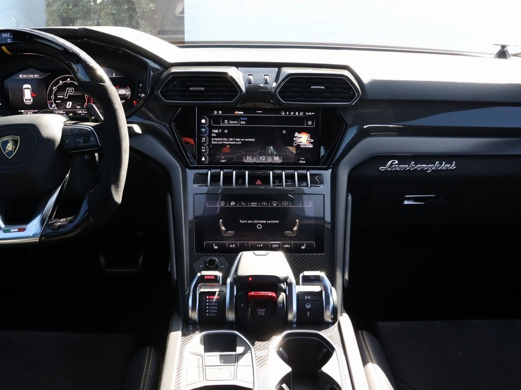 2022 Lamborghini Urus photo 30