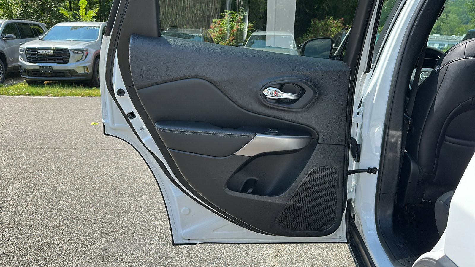 2021 Jeep Cherokee Latitude Lux photo 22